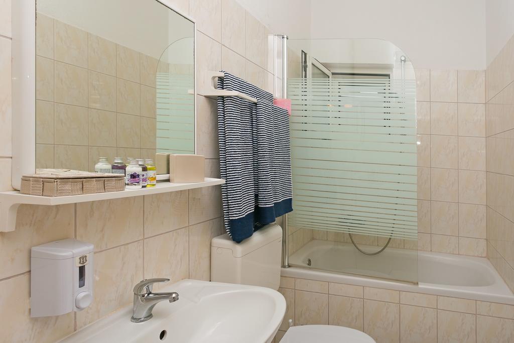 Vucic Apartments Хвар Екстериор снимка