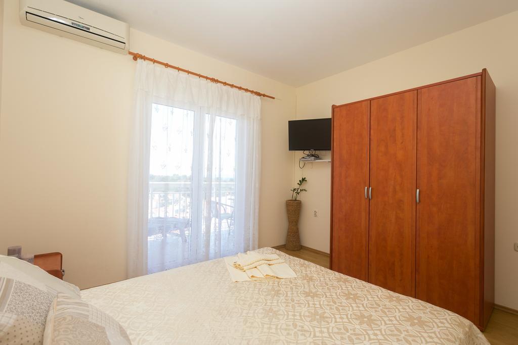 Vucic Apartments Хвар Екстериор снимка